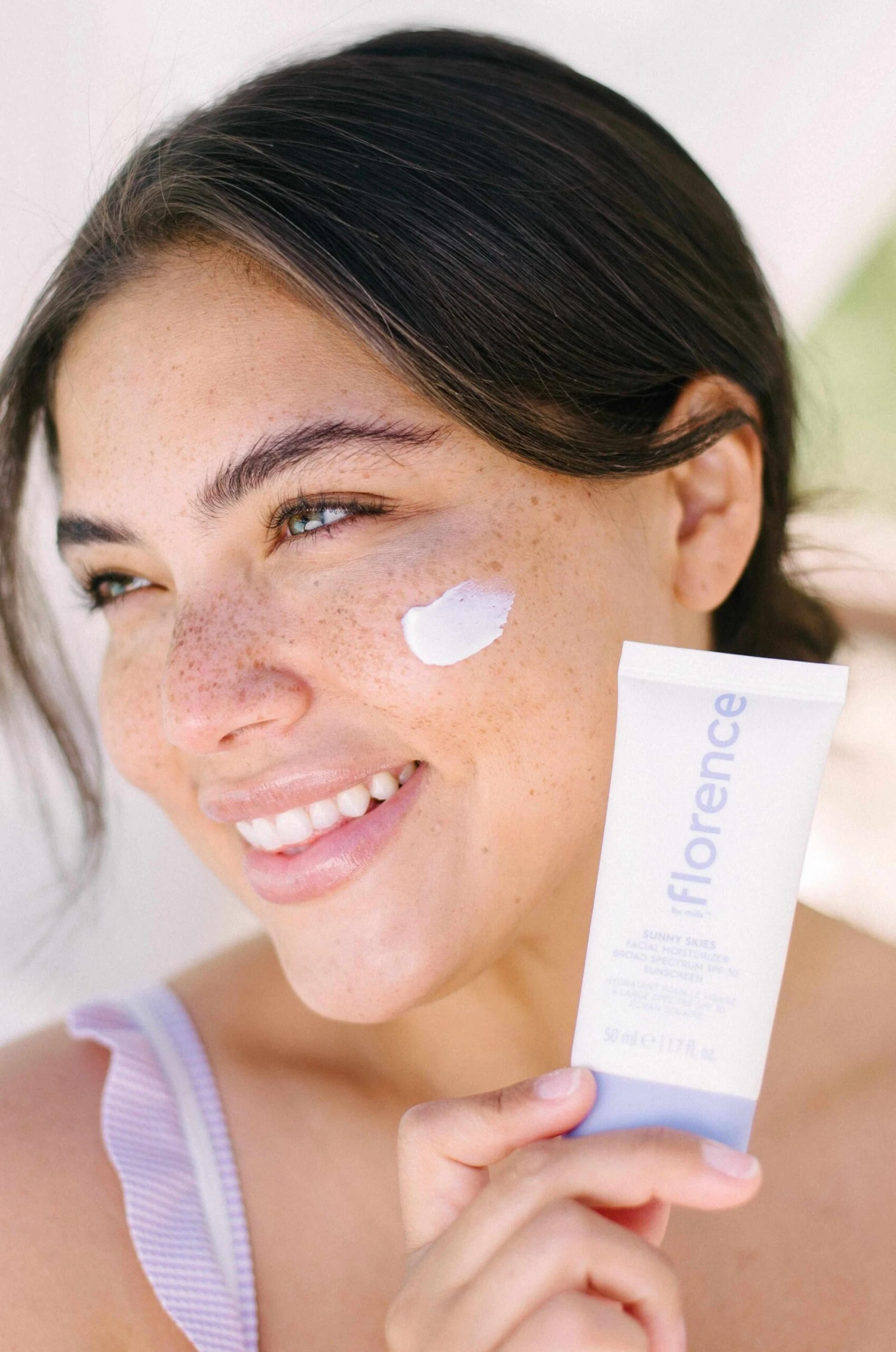 Sunny Skies Facial Moisturizer Broad Spectrum SPF 30 Sunscreen 6 Sunny Skies Facial Moisturizer Broad Spectrum SPF 30 Sunscreen - Image 4