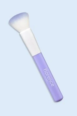 Flo Face Brushes -Justcuts Online Shop GleamingLightHighlighterBrush Florence Q3 64001 2700x4070 3a3cd0dd a241 4427 9de1 6e6528891c63