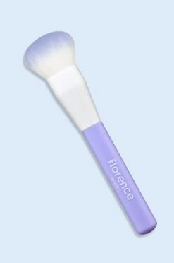 Flo Face Brushes -Justcuts Online Shop SeamlessDayBlendingBrush Florence Q3 64006 2700x4070 735703d8 9e79 4389 a4fe 11997391a9a8